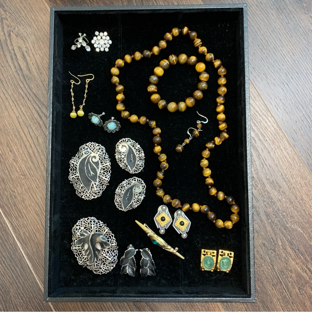 Vintage Jewelry Set with Beaded Necklace and Earrings